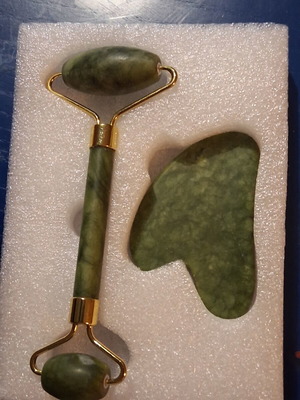 Jade roller and gua sha skin care set