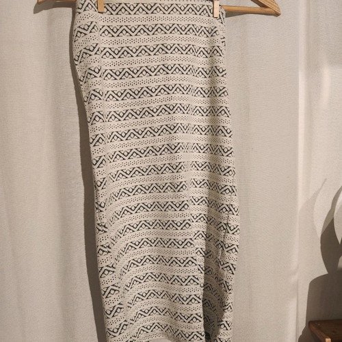 Pencil midi skirt Stradivarius used, fitted with subtle pattern