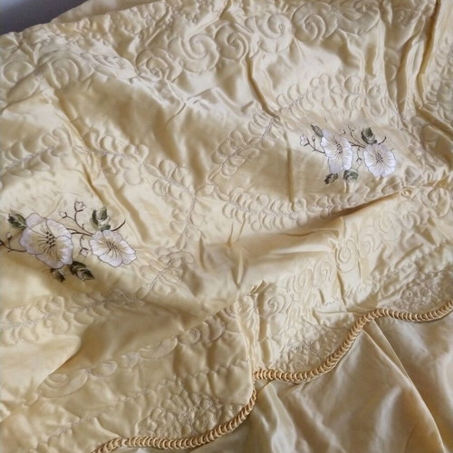 Satin quilt set new with pillowcases and baby blanket