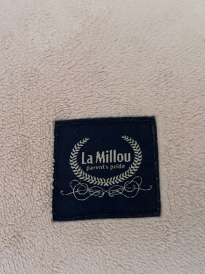 La Millou nursing pillow chicken shape