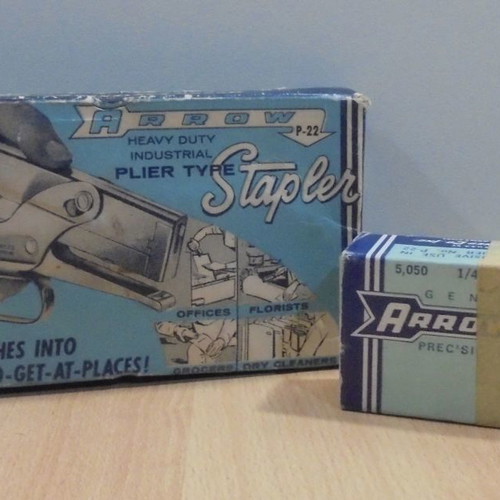 Arrow P-22 old American metal stapler used with spare parts