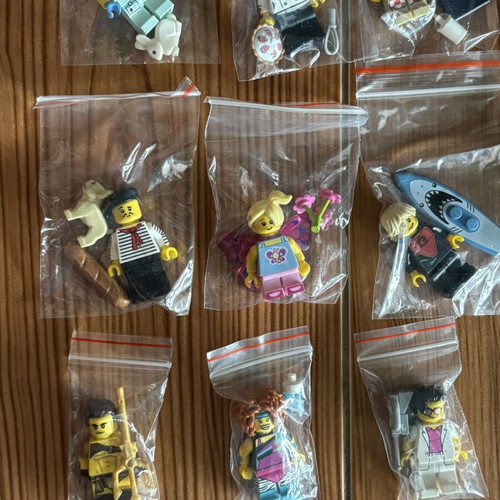 Collectible Minifigure Series 17 complete set of 16