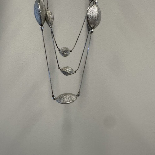 Triple necklace with silver pebble-like elements