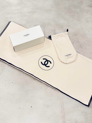 Chanel large microfiber towel, ecru, with box and storage pouch