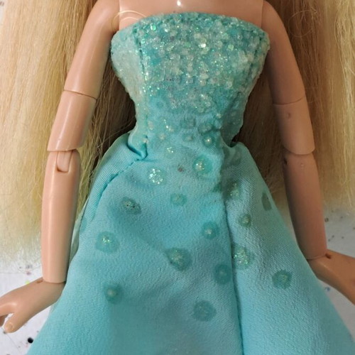 Bratz Play Sportz Teamz Cloe doll with poseable body and flaws