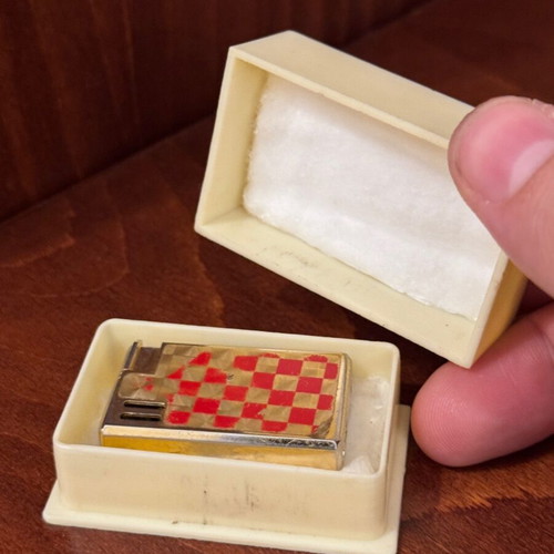 Mini Maxi Lady Lighter used