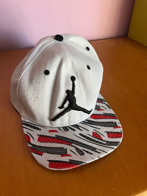 Nike Jordan hat like new, size L