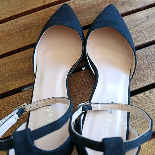 Flyfor Pointed Heels with Strap New, Black Size 40