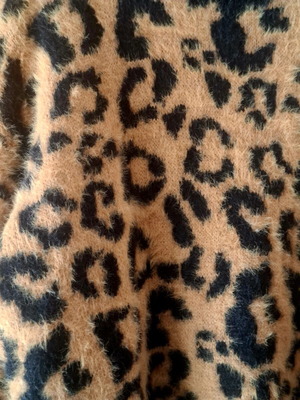 Pink Woman knit sweater like new with leopard print in black and brown