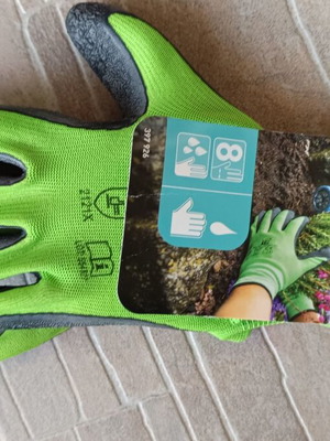 Gardening gloves new