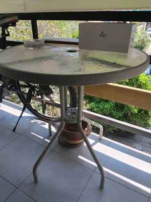 Glass garden table used, needs cleaning
