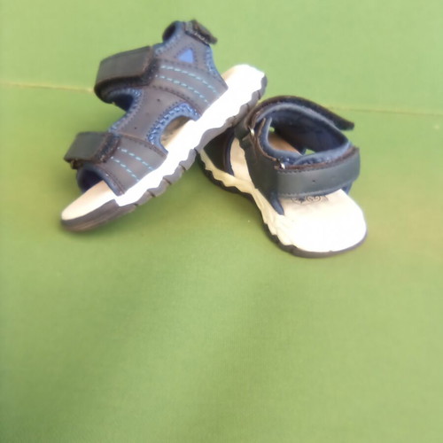 Baby leather sandals IQ size 21 like new