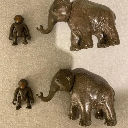 Playmobil baby elephants and baby monkeys used