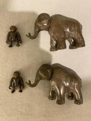 Playmobil baby elephants and baby monkeys used