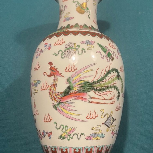 Qianlong Chinese vase with dragon and phoenix designs like new