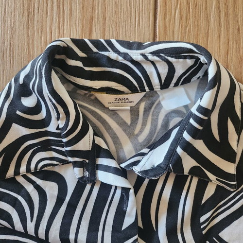 Vintage Zara shirt like new, black and white zebra print, size M