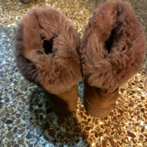 Fur boots brown size 40 like new