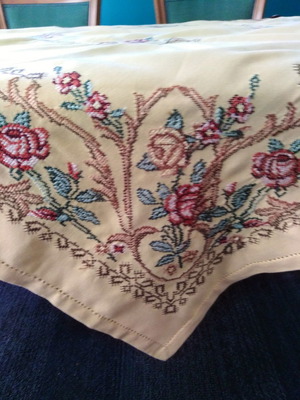 Tablecloth set 7-piece embroidered cotton linen yellow