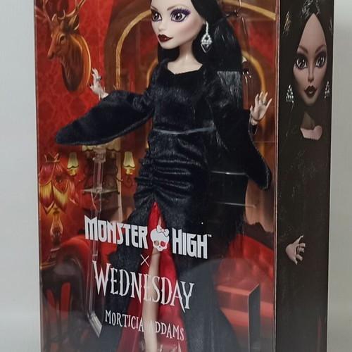 Morticia Addams Monster High x Wednesday doll new, collectible