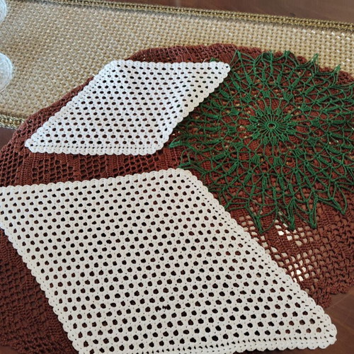 Handmade doilies like new, pack of 25 pieces