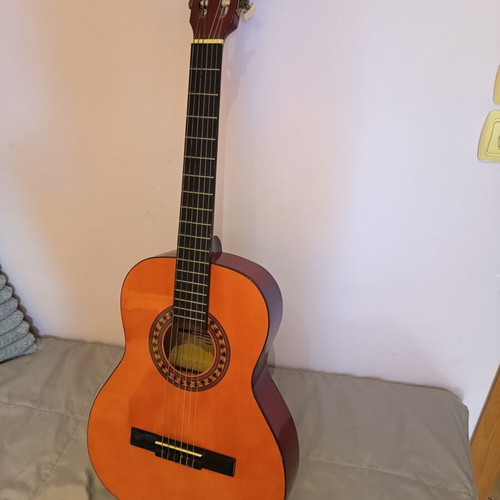 Classical guitar 3/4 size for beginners and students