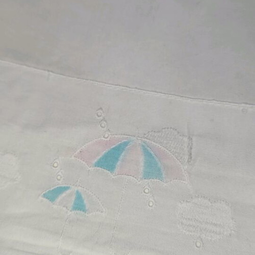 Baby cotton sheet like new with umbrella design 85x150cm