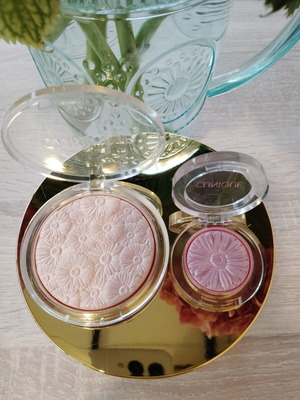 Clinique makeup set new with highlighter Lunar Pop and Lid Pop