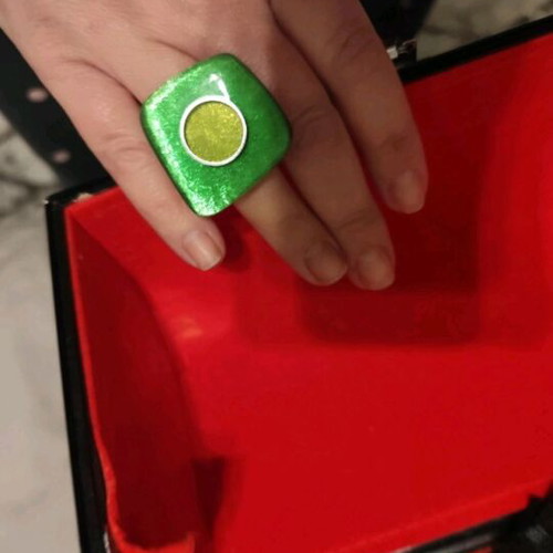 Green ring like new with adjustable size
