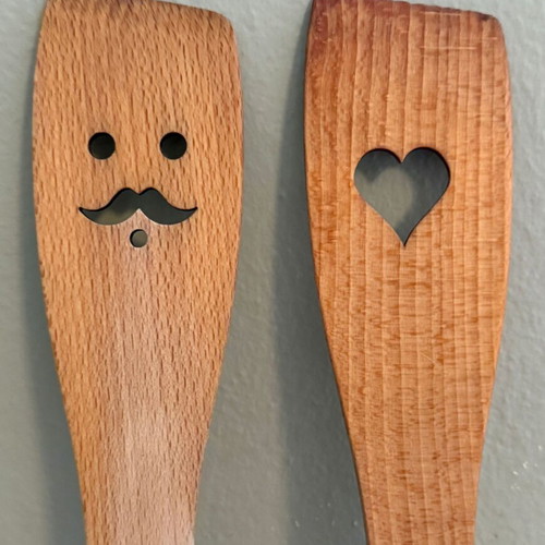 Wooden spatulas used with designs