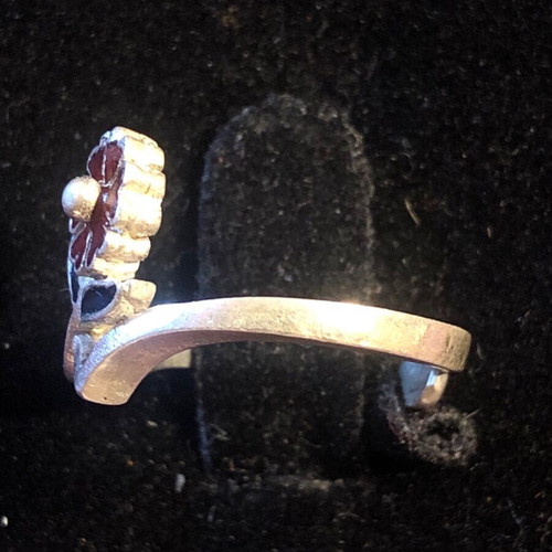 Silver ring with flower made of 900 silver