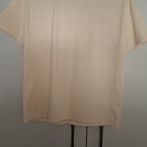 Capybara T-shirt like new, size 13-14Y, colorful