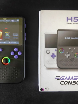 H5 Titan Console 5-inch screen, 22000 games, 34 emulators, black with purple buttons