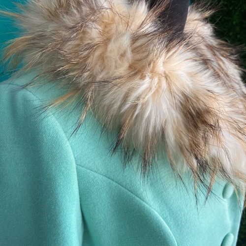 Vintage green coat with beige faux fur collar used