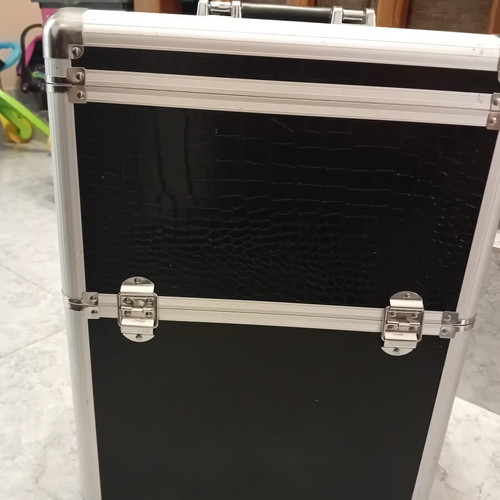 Organizing suitcase wheeled used
