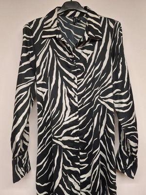 Vero Moda Semizie dress like new with zebra animal print and belt