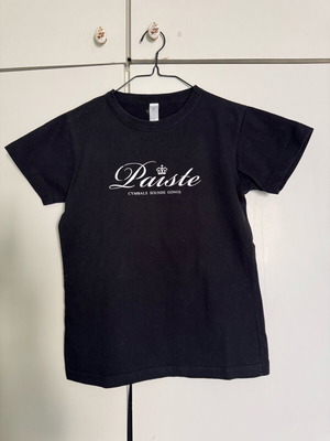 Γυναικείο T-shirt Paiste (M) – Μαύρο με λογότυπο – Μικρό ελάττωμα