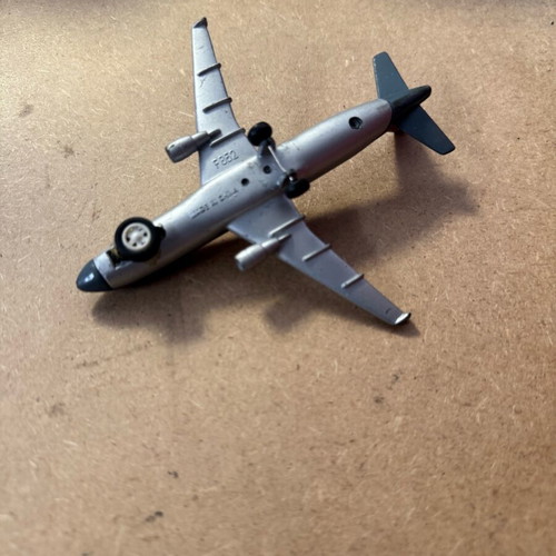 Iron airplanes used, small scale, pack of 2
