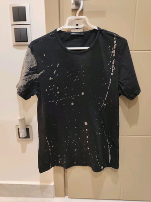 3Guys black t-shirt with splashes used, size L