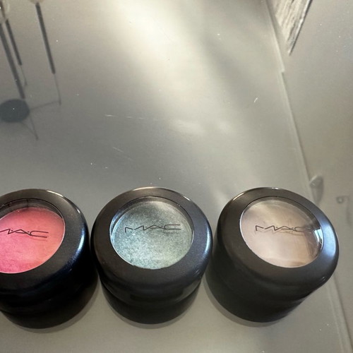Mac eyeshadow set used with sushi flower satin, Shimmermoss, Omega matte shades