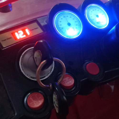 Electric 12V Porsche kids car like new