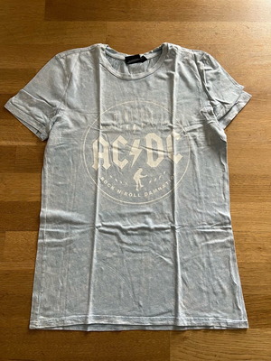 ACDC authentic men's t-shirt size M like new
