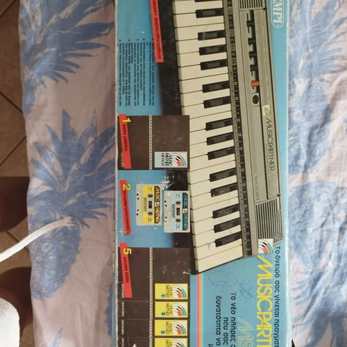 Bontempi Music Partner MS40 vintage electronic keyboard