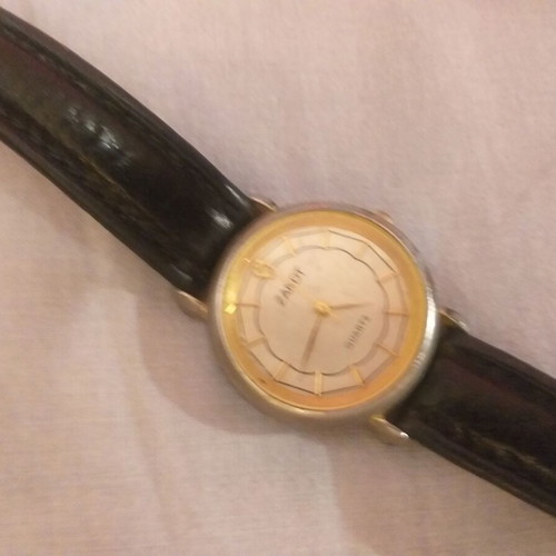 Zandt Quartz watch used with Gucci leather strap
