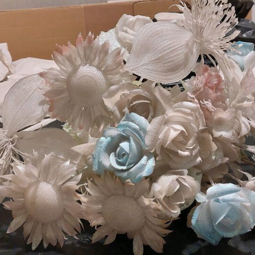 Plastic flowers like new, pack of 22, white and blue