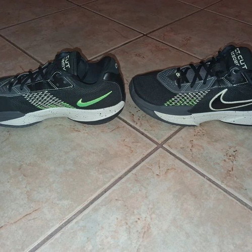 Nike GT Cut Academy basketball shoes like new, size 42.5, black