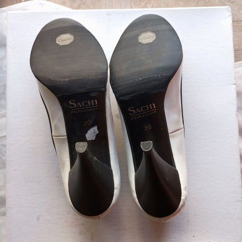 Patent leather pumps size 39, new, white and black