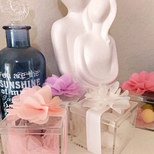 Handmade bombonieres in plexiglas box with tulle and flower