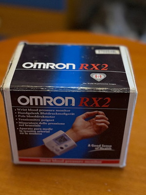 Omron RX2 електронен апарат за кръвно налягане на китка използван с памет