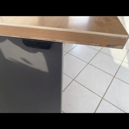 Biro desk like new with modern design and large work surface