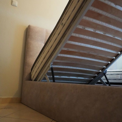 Bed with mechanism like new